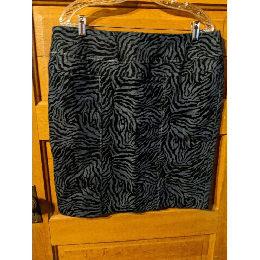 Robert Louis Womens Skirt Black Blue Animal Print Size 14 Stretch Slit